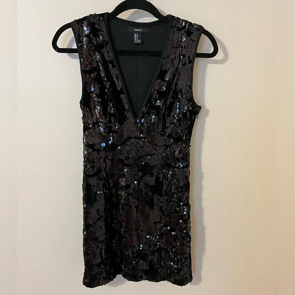 Forever 21 | Dresses | Euc Black Sequin V Neck Mini | Poshmark